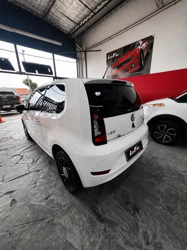 Volkswagen Up! 1.0 High Up! 3 P 4