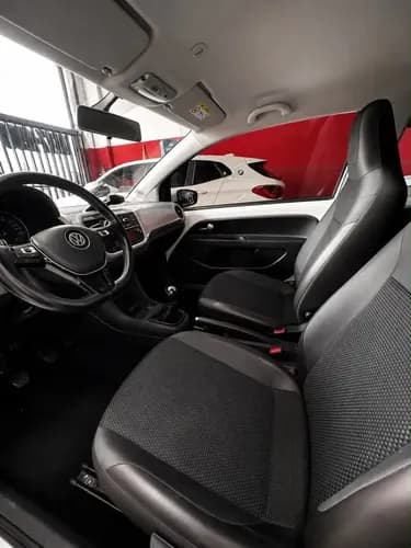 Volkswagen Up! 1.0 High Up! 3 P 9