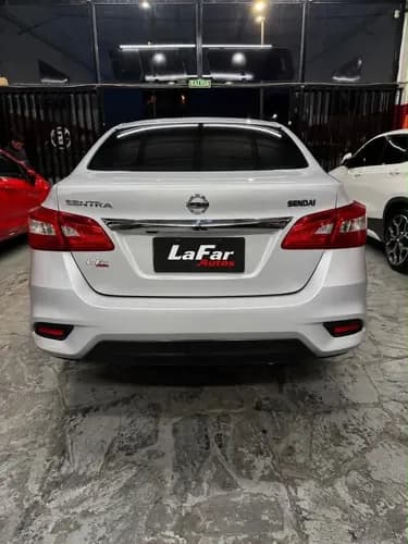 Nissan Sentra 1.8 Exclusive Pure Drive Cvt 9